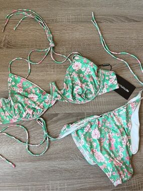 PrettyLittleThing Floral Bikini Set Green Pink Underwire Tie Side NWT Plus 16/18